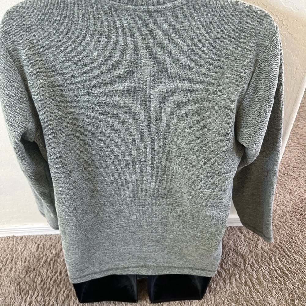 Gap Men's Gray Long Sleeve pullover Shirt Size Medium pre own as is - Picture 5 of 5